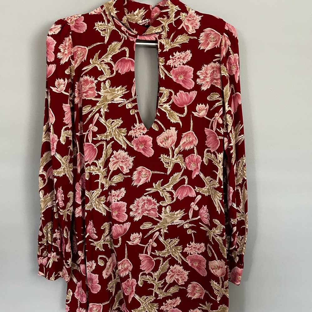 Flynn Skye Floral Keyhole Dress in Red and Pink